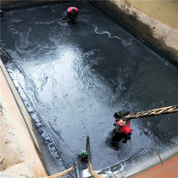 红花岗废水池清理
