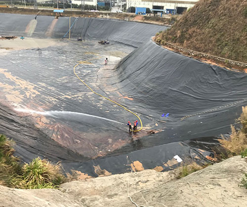 红花岗废水池清理